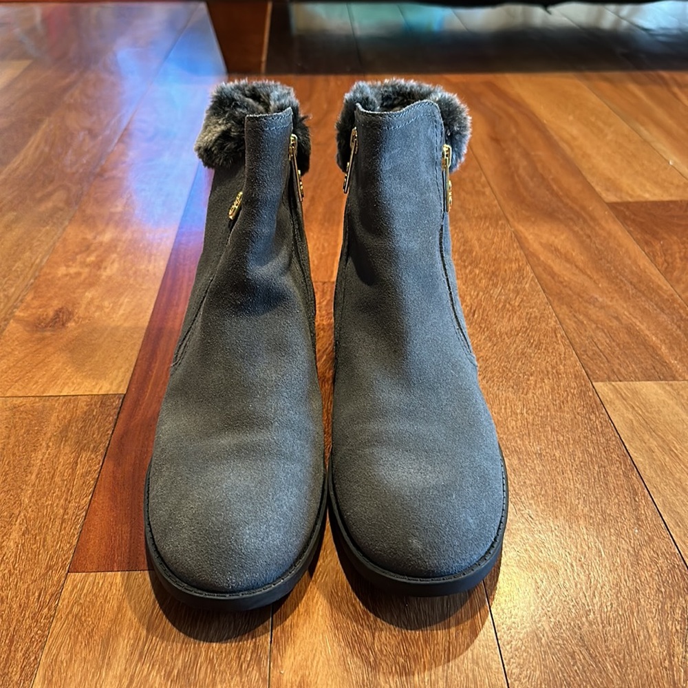 Coke Haan Size 9.5 waterproof Suede boots. Great condition! - Picture 4 of 6